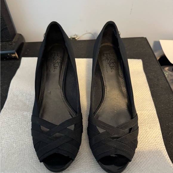 Women’s elegant low heel pump like new. Size 7. Lifestride. Navy - Picture 9 of 11